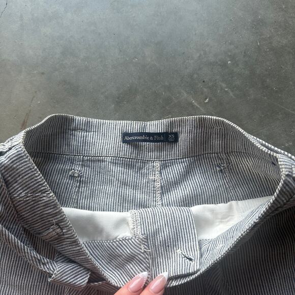 Abercrombie & Fitch Shorts Womens XS Blue White Striped Linen Blend Belted Short - Picture 3 of 9